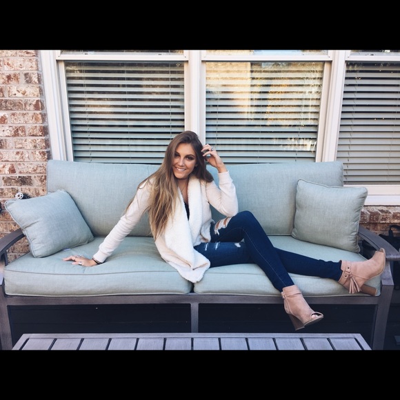 White jacket/sweater - Picture 1 of 3